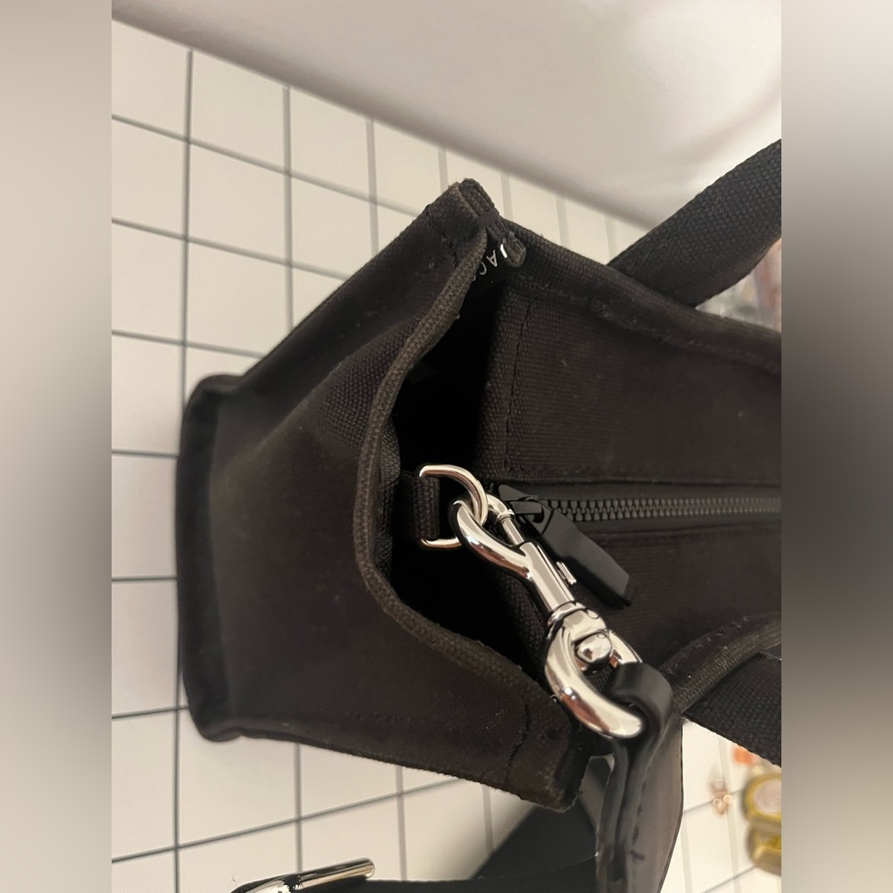 Marc Jacobs: The Tote Bag (Canvas Black & White Small) 🤍 - Picture 11 of 14